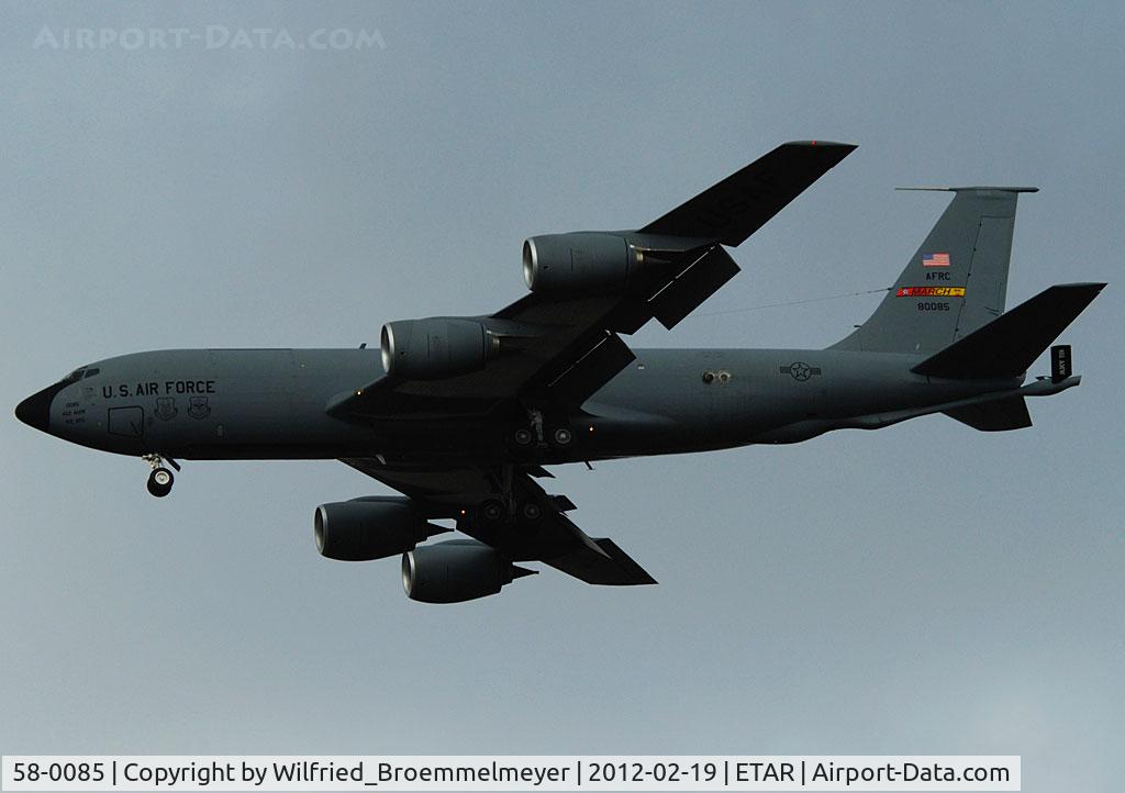 58-0085, 1959 Boeing KC-135R Stratotanker C/N 17830, On Approach to Runway 26.