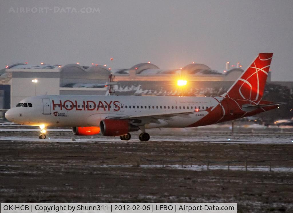 OK-HCB, 2004 Airbus A320-214 C/N 2180, Taxiing holding point rwy 32L for departure...