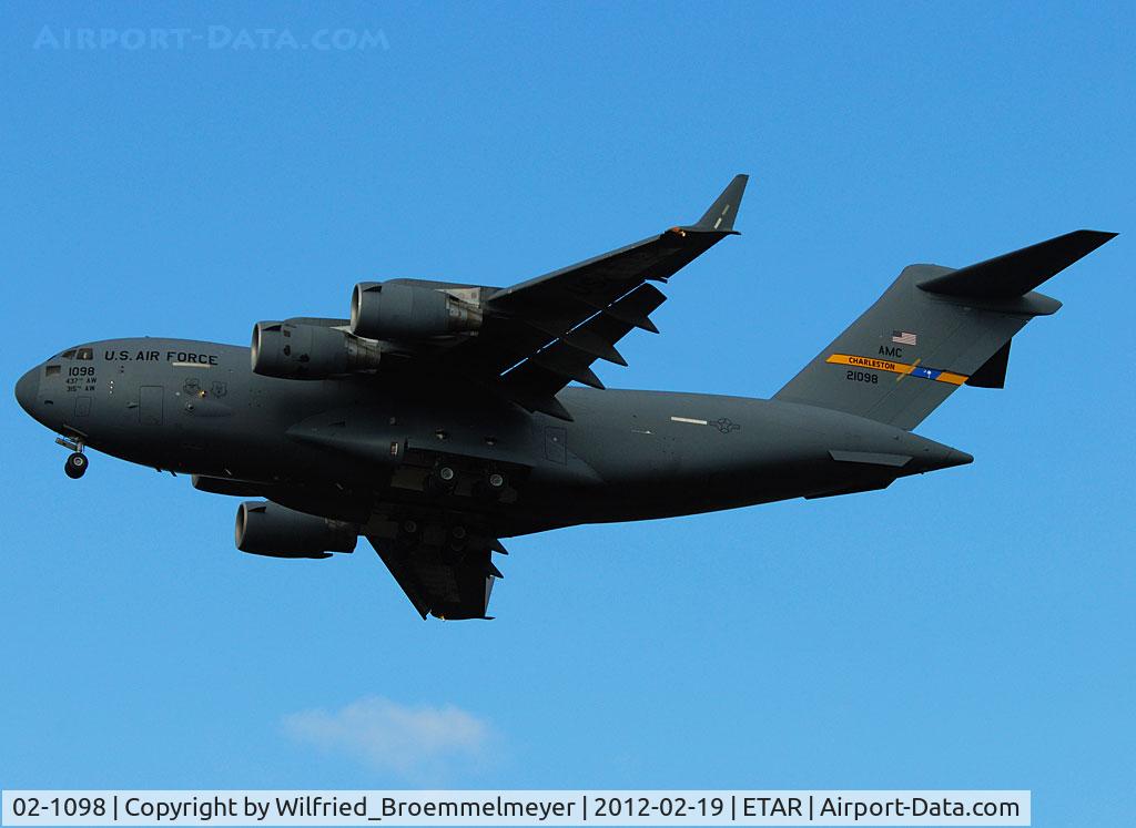02-1098, 2002 Boeing C-17A Globemaster III C/N P-98, On Approach to Runway 26 of Ramstein Air Base (Germany).