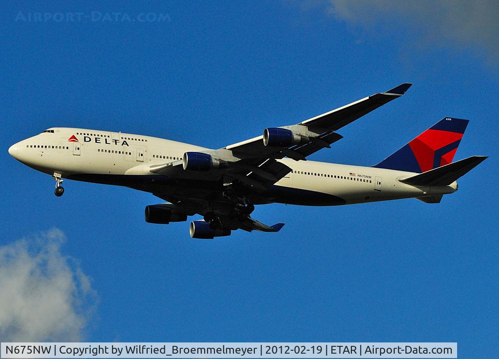 N675NW, 2002 Boeing 747-451 C/N 33001, On Approach to Runway 26 of Ramstein Air Base (Germany).