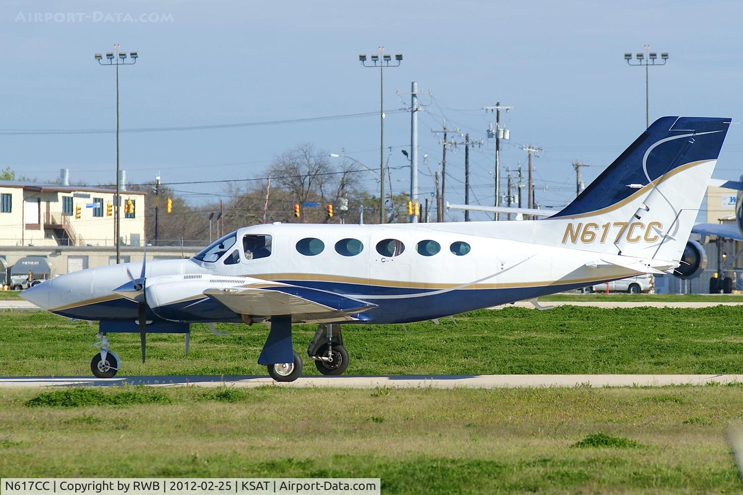N617CC, Cessna 421C Golden Eagle C/N 421C0897, Taxiing to 21
