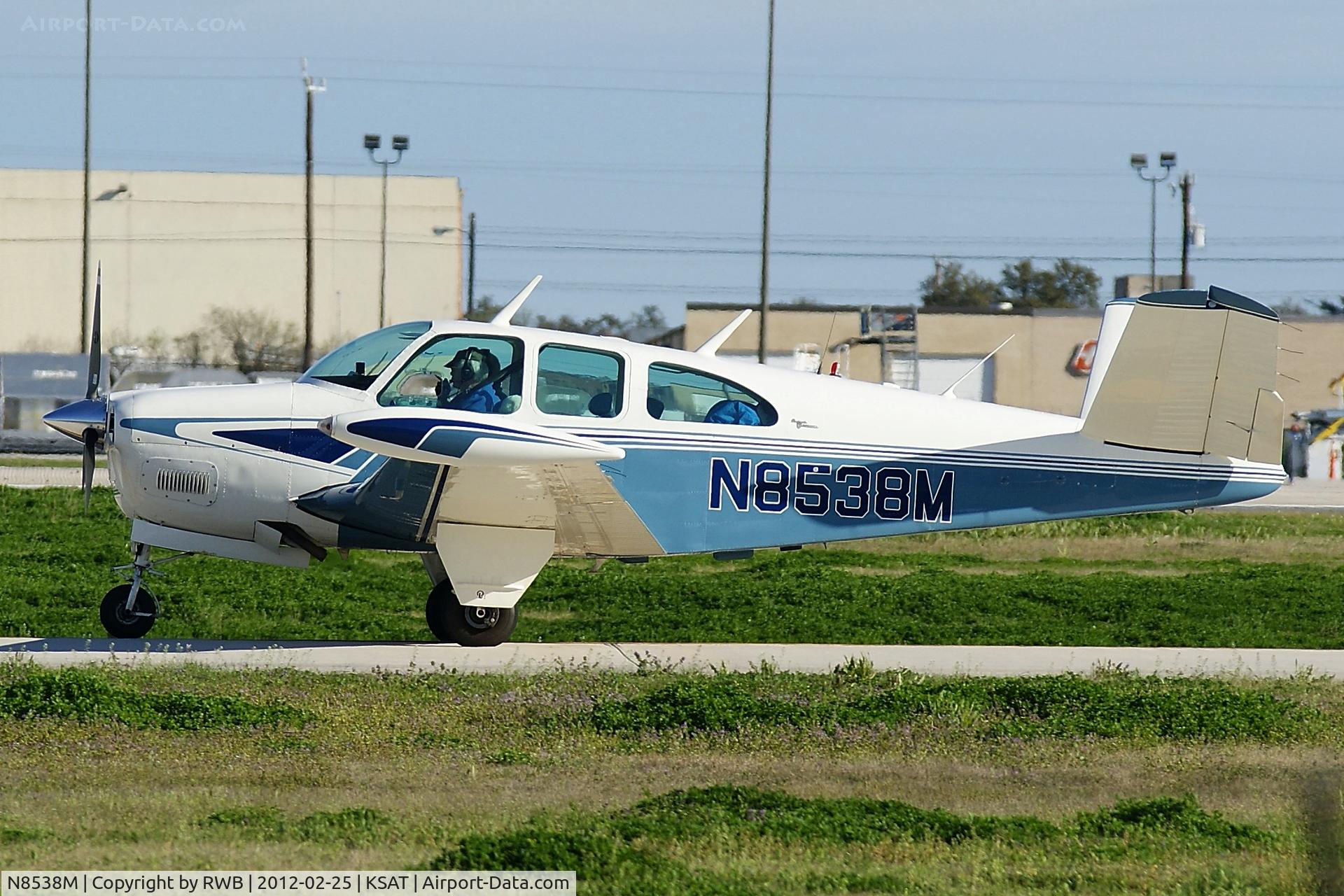 N8538M, 1963 Beech P35 Bonanza C/N D-7211, Taxiing to 21