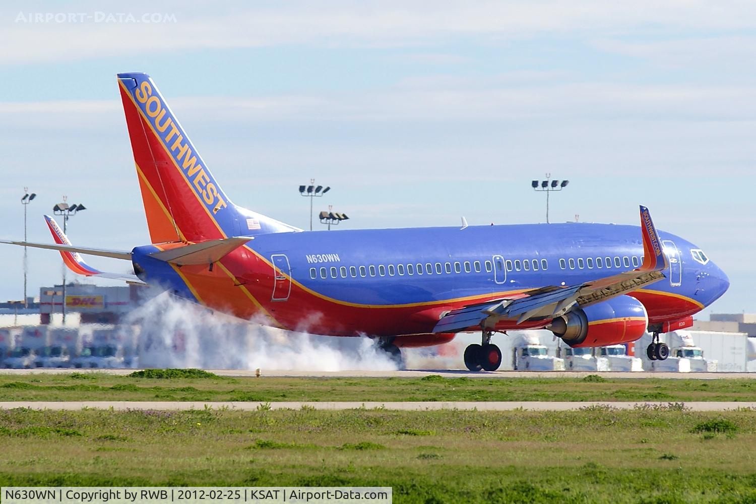N630WN, 1996 Boeing 737-3H4 C/N 27705, Touching down on 21.