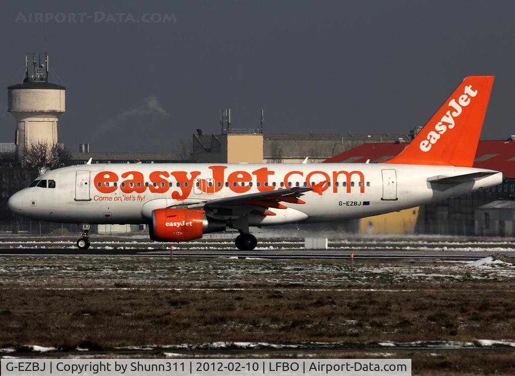 G-EZBJ, 2007 Airbus A319-111 C/N 3036, Ready for take off rwy 32R