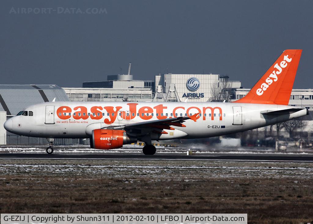 G-EZIJ, 2005 Airbus A319-111 C/N 2477, Ready for take off rwy 32R