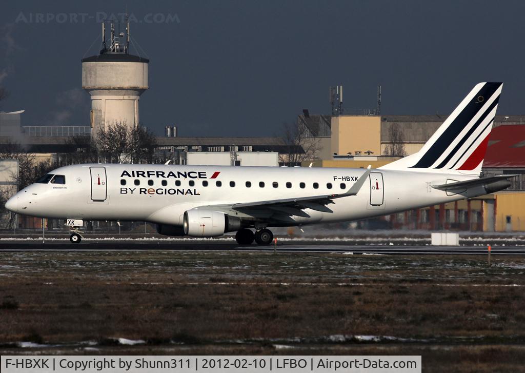 F-HBXK, 2004 Embraer 170LR (ERJ-170-100LR) C/N 17000008, Ready for take off rwy 32R