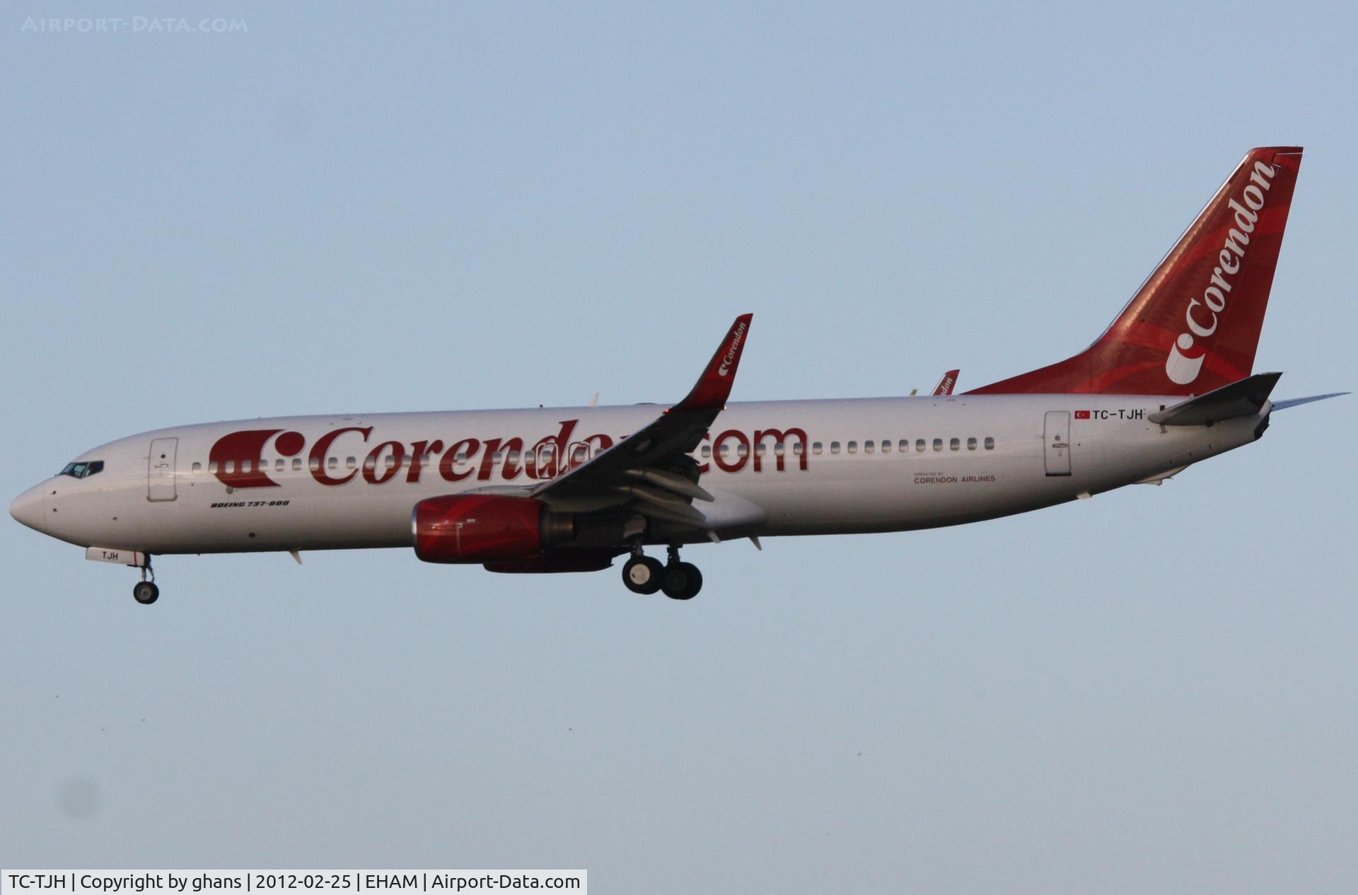 TC-TJH, 1999 Boeing 737-86J C/N 29121, Landing rw18R