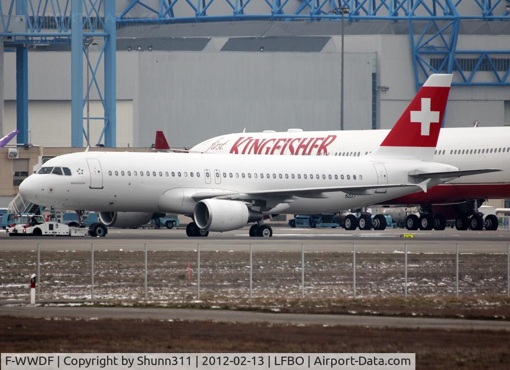 F-WWDF, 2012 Airbus A320-214 C/N 5037, C/n 5037 - To be HB-JLR - no nickname only on the left side...