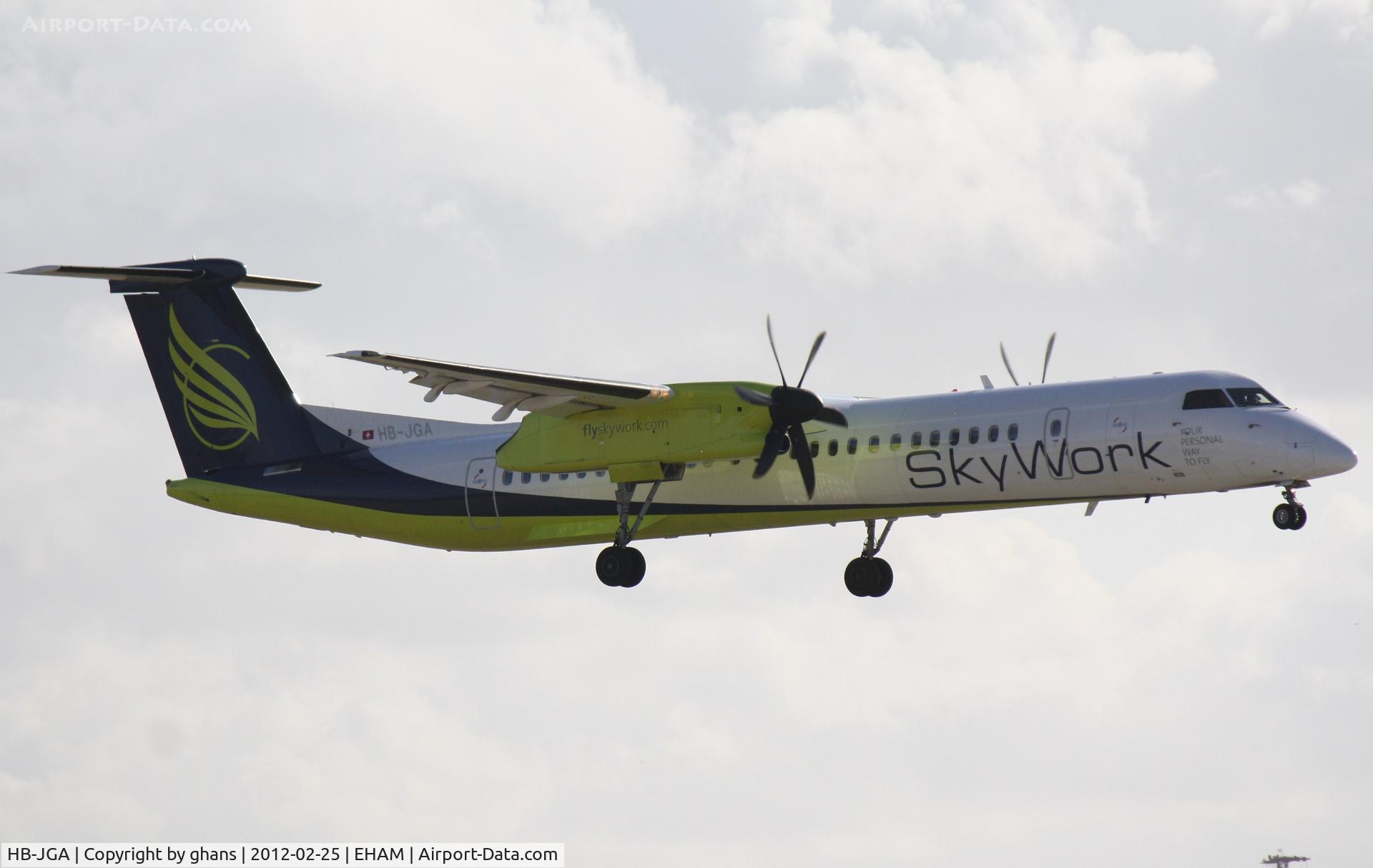 HB-JGA, 2008 De Havilland Canada DHC-8-402Q Dash 8 Dash 8 C/N 4198, Landing rw27