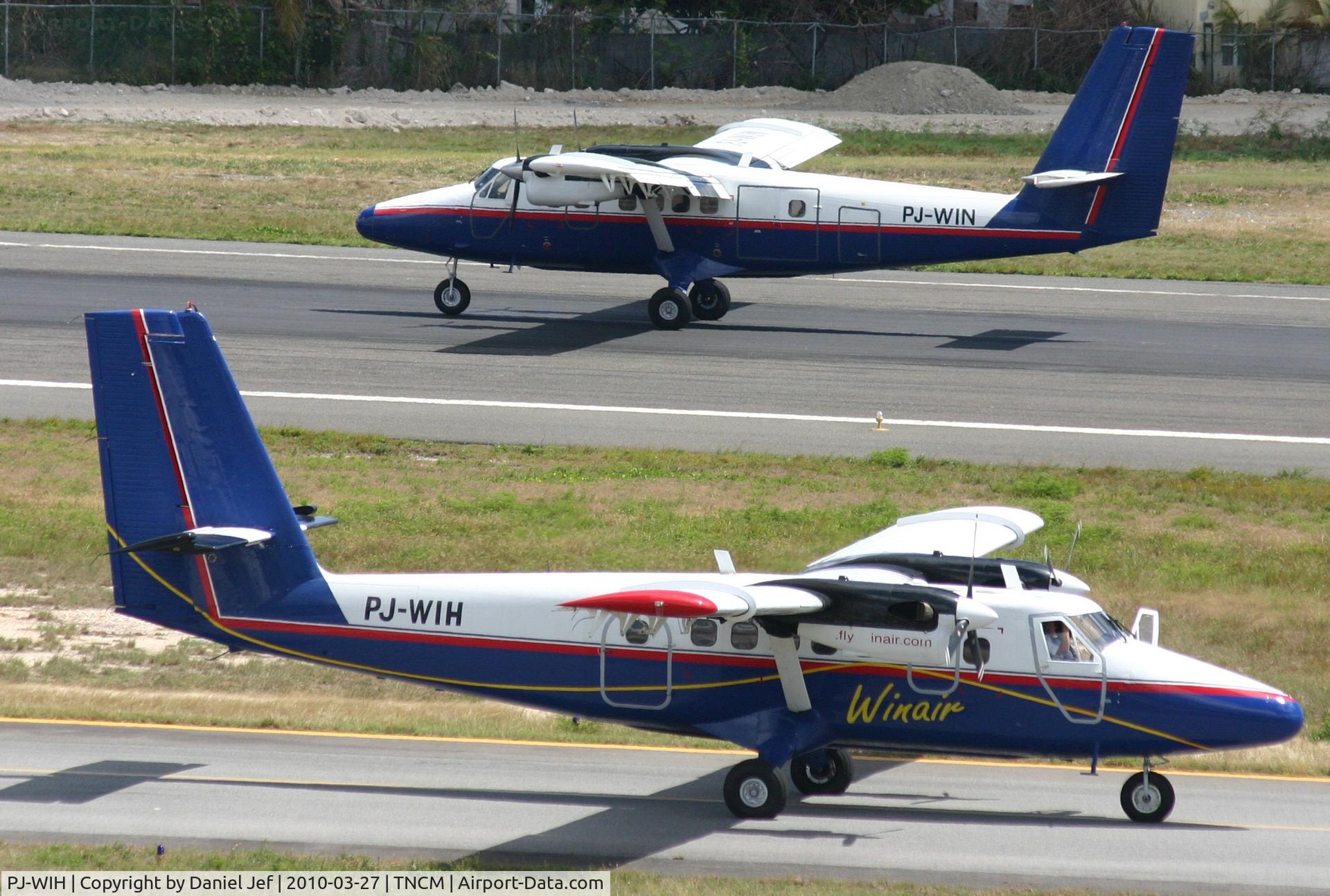 PJ-WIH, 1981 De Havilland Canada DHC-6-300 Twin Otter C/N 766, The horses in action at TNCM