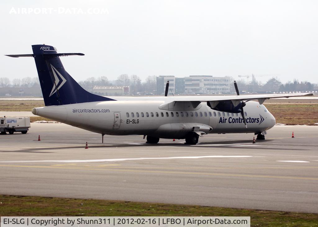 EI-SLG, 1990 ATR 72-202 C/N 183, Parked...