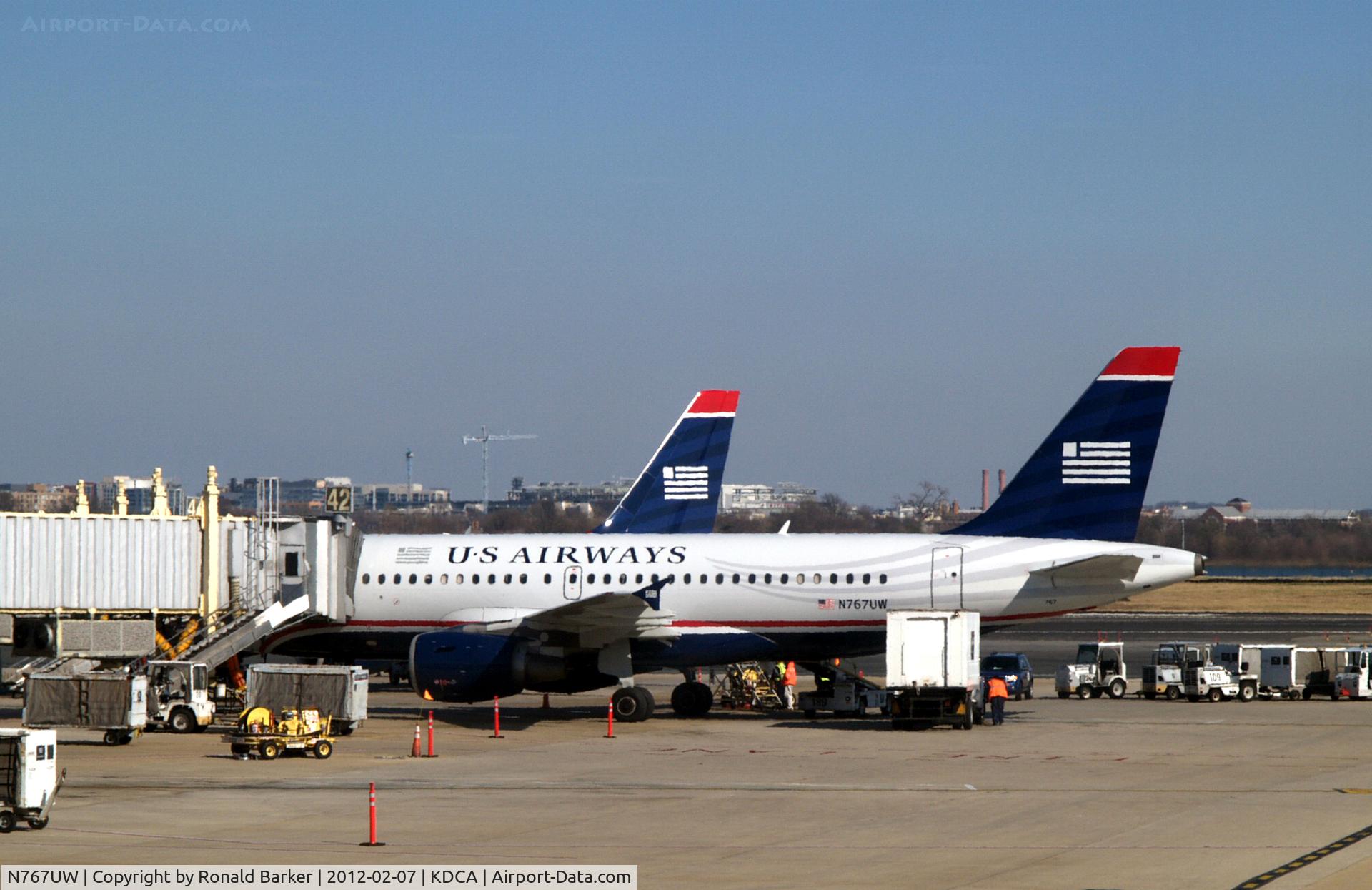 N767UW, 2000 Airbus A319-112 C/N 1382, DCA, VA