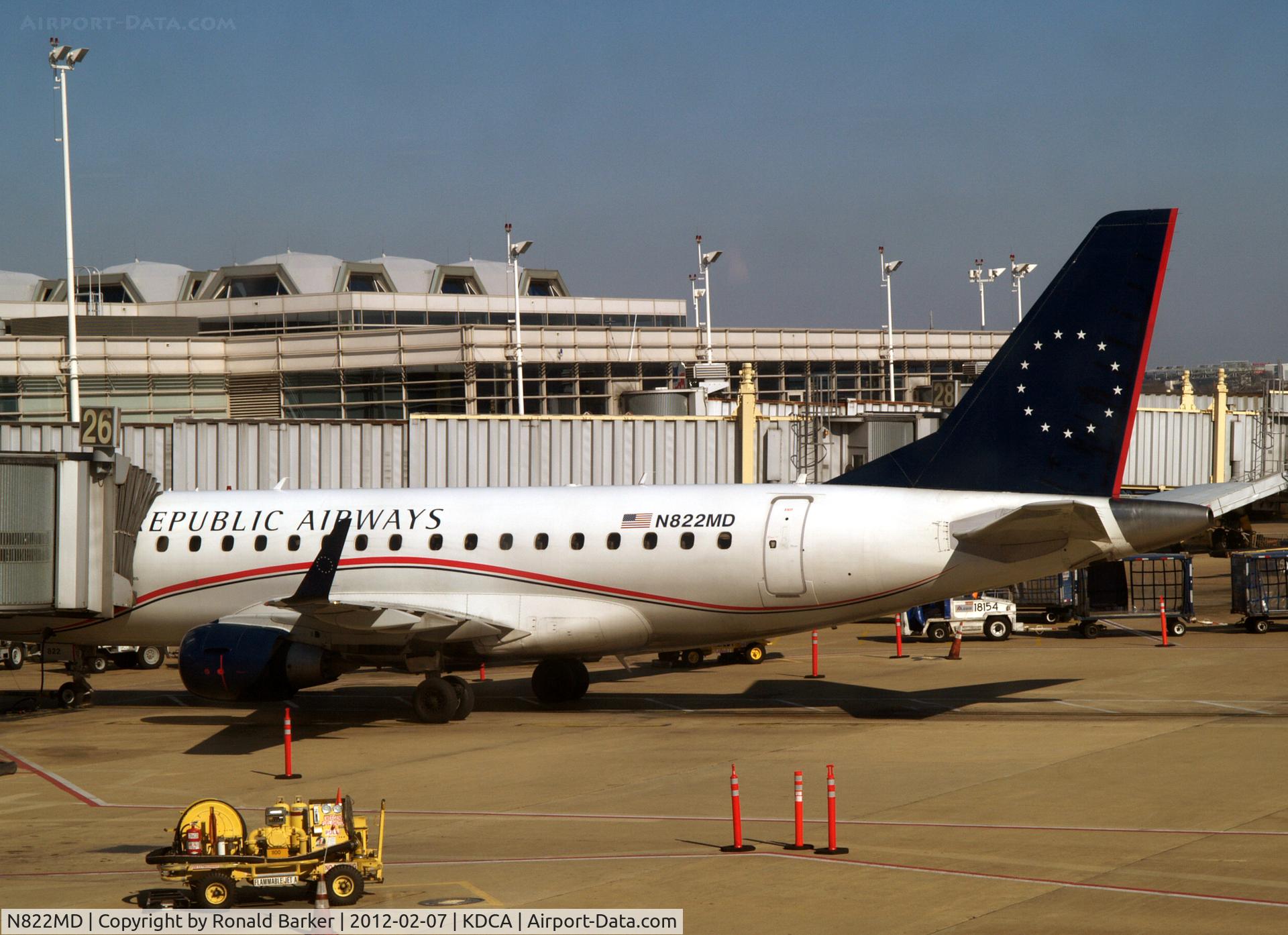 N822MD, 2004 Embraer 170SU (ERJ-170-100SU) C/N 17000043, DCA, VA