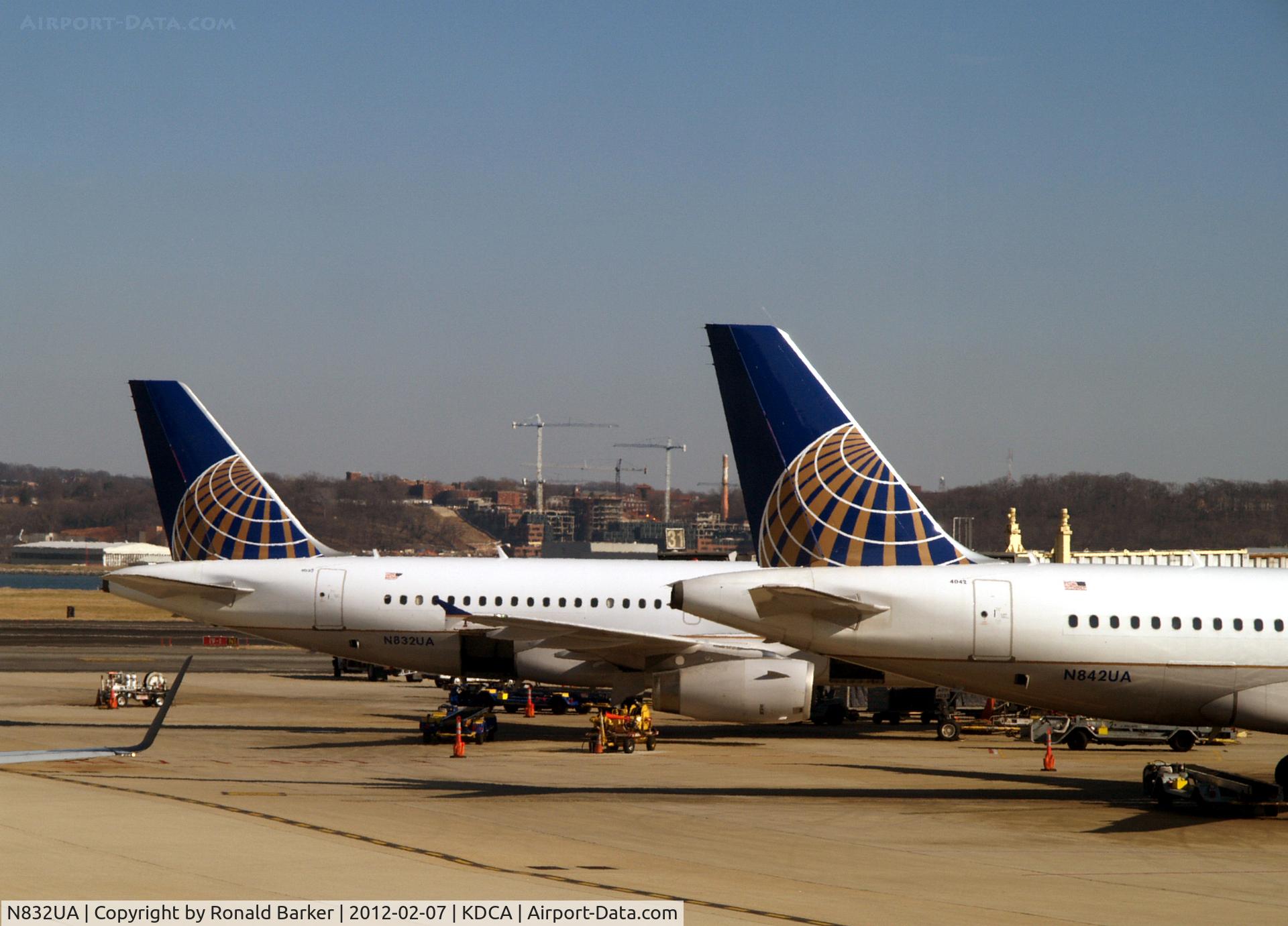 N832UA, 2000 Airbus A319-131 C/N 1321, DCA, VA