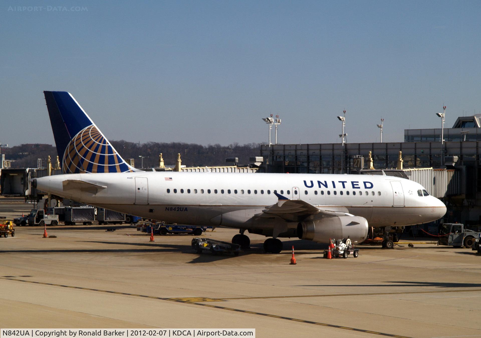 N842UA, 2001 Airbus A319-131 C/N 1569, DCA, VA