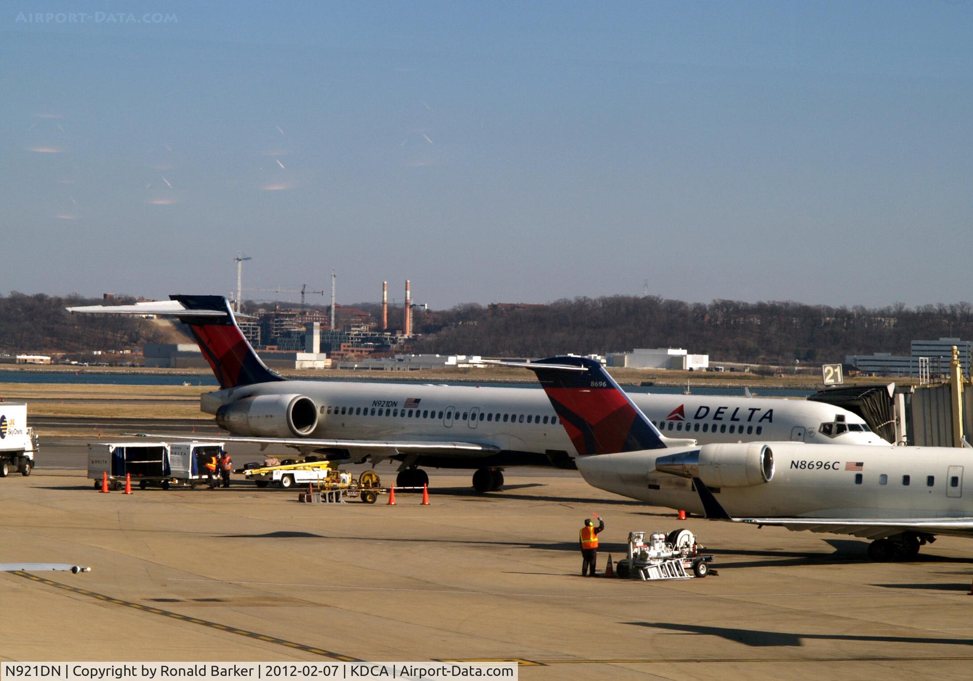 N921DN, 1997 McDonnell Douglas MD-90-30 C/N 53583, DCA, VA