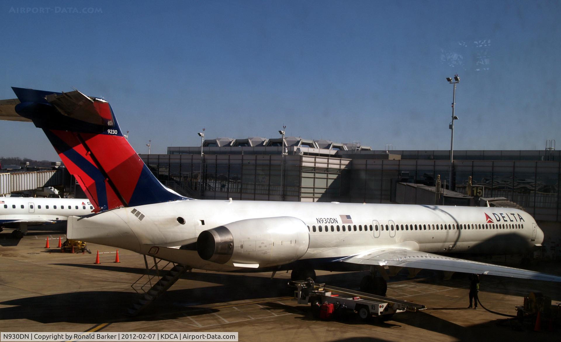 N930DN, 1996 McDonnell Douglas MD-90-30 C/N 53458, Parked DCA, VA