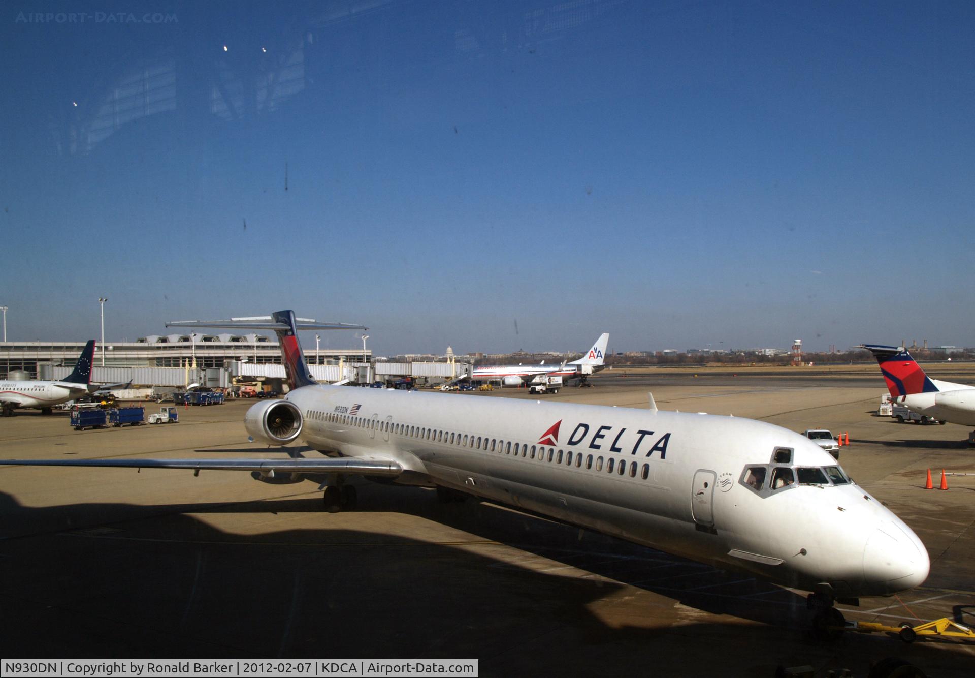 N930DN, 1996 McDonnell Douglas MD-90-30 C/N 53458, DCA, VA