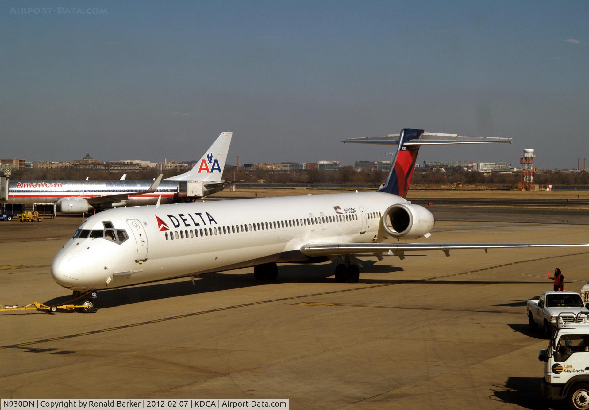 N930DN, 1996 McDonnell Douglas MD-90-30 C/N 53458, Pushback DCA, VA