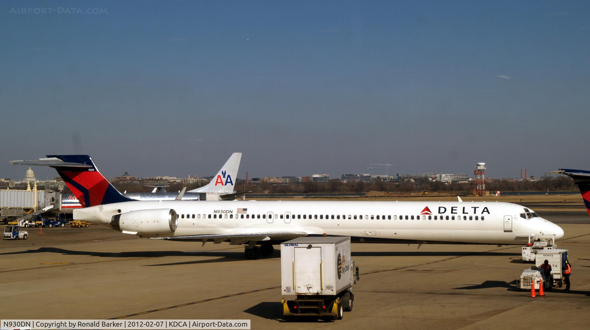 N930DN, 1996 McDonnell Douglas MD-90-30 C/N 53458, DCA, VA