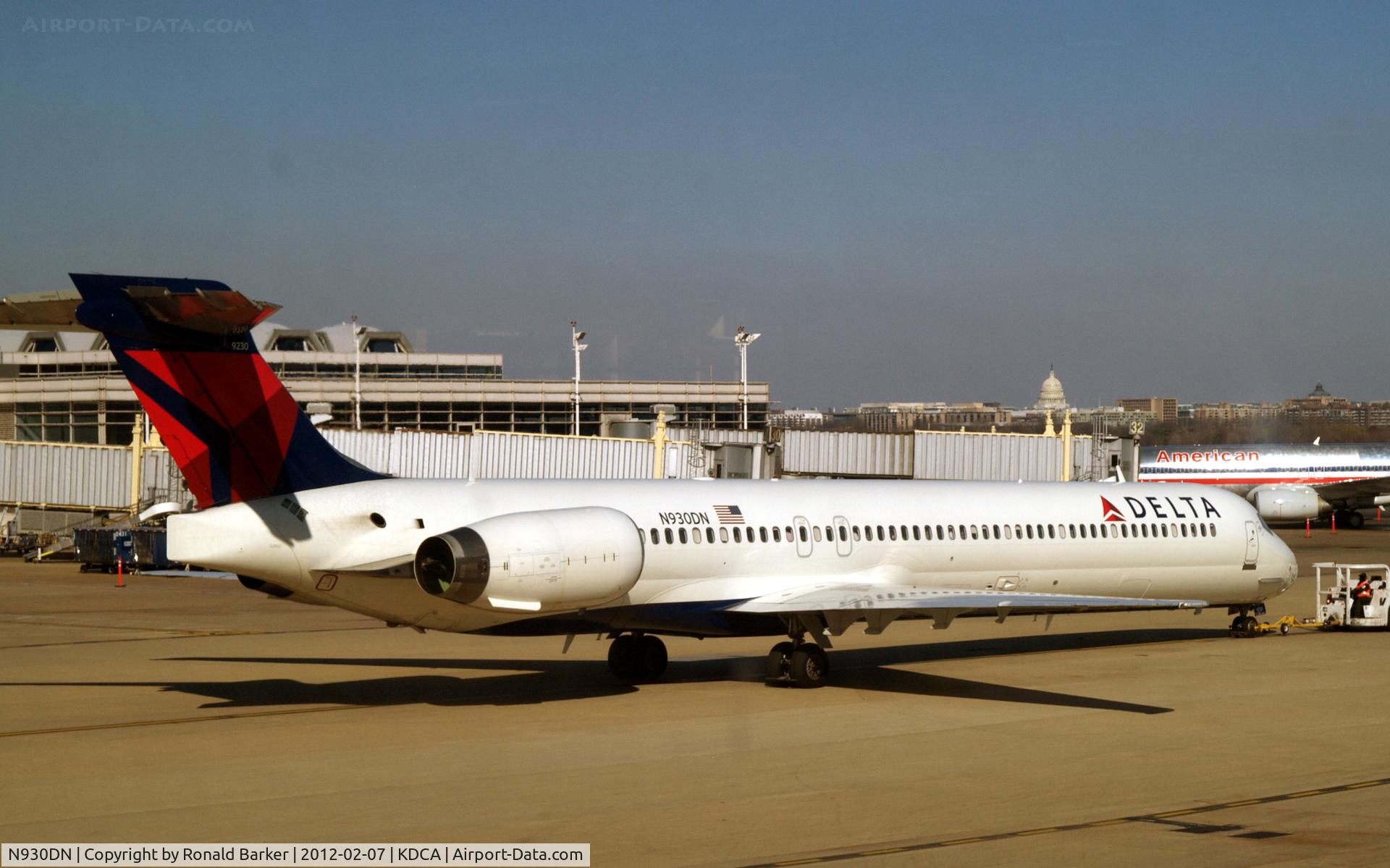 N930DN, 1996 McDonnell Douglas MD-90-30 C/N 53458, Pushback DCA, VA