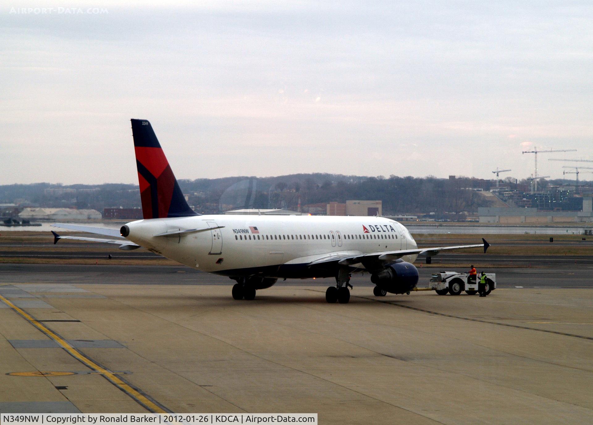 N349NW, 1993 Airbus A320-212 C/N 417, Taxi DCA, VA