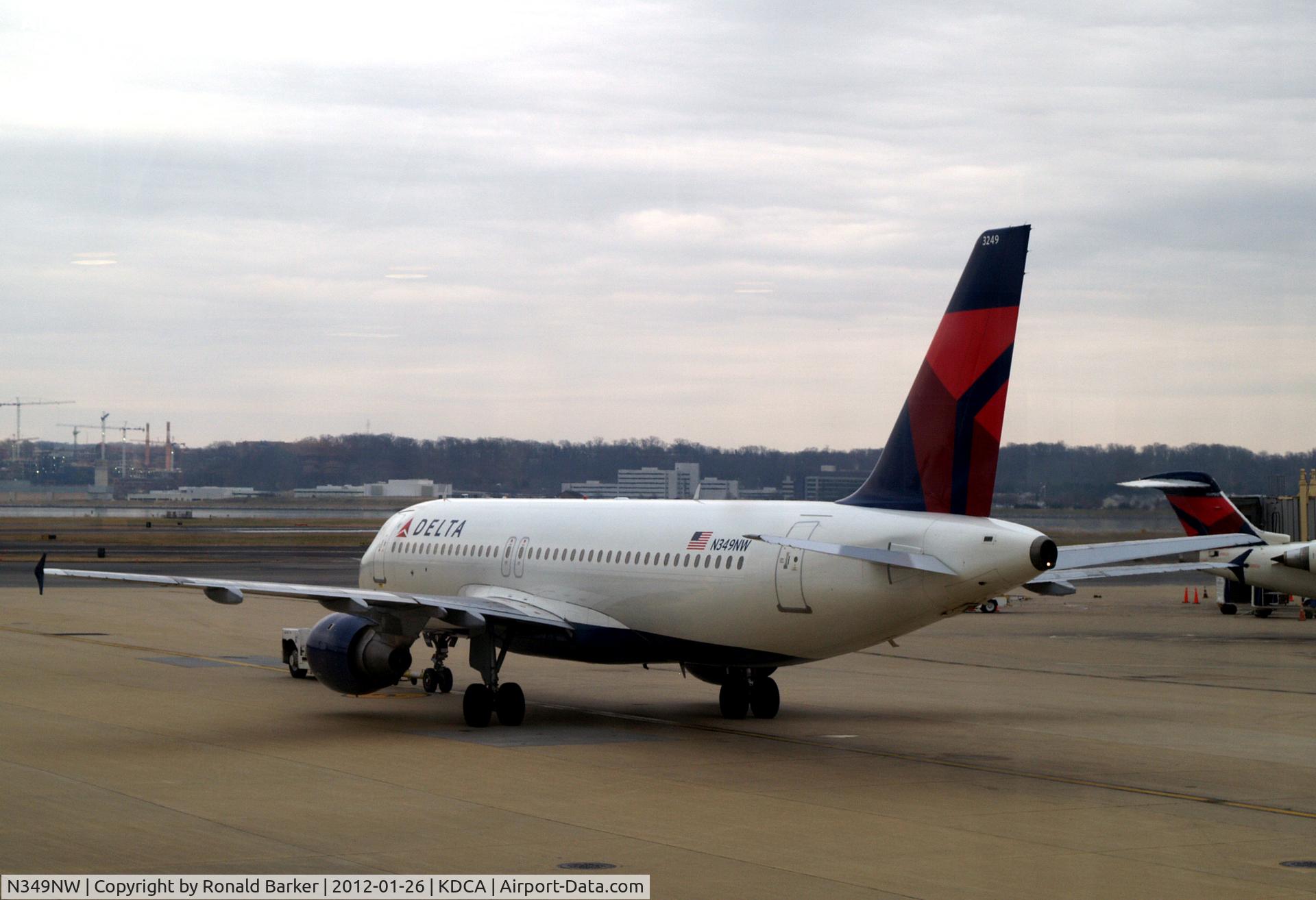 N349NW, 1993 Airbus A320-212 C/N 417, Taxi DCA, VA