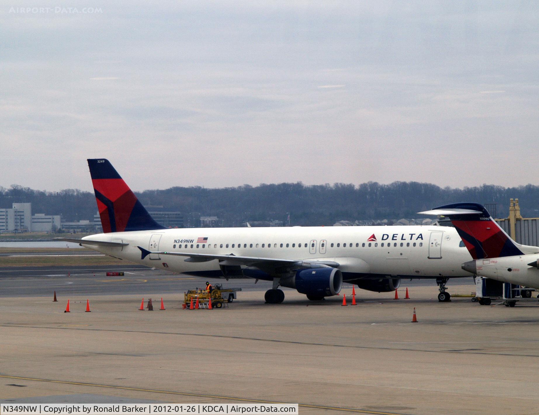 N349NW, 1993 Airbus A320-212 C/N 417, DCA, VA