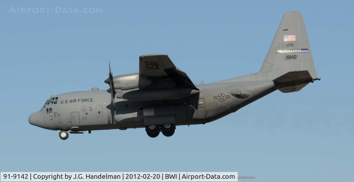 91-9142, Lockheed C-130H Hercules C/N 382-5295, final to 33L