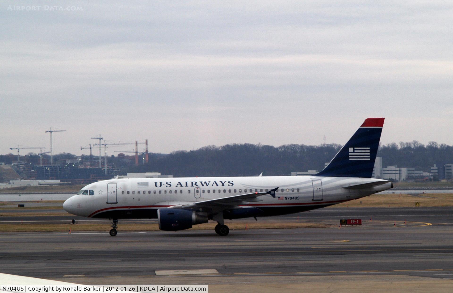 N704US, 1998 Airbus A319-112 C/N 0922, Taxi DCA, VA