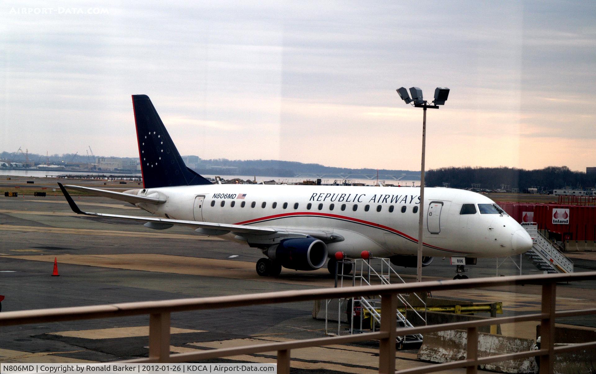 N806MD, 2004 Embraer 170SU (ERJ-170-100SU) C/N 17000019, DCA, VA