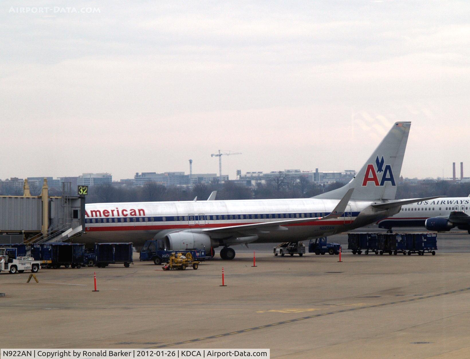 N922AN, 1999 Boeing 737-823 C/N 29523, DCA, VA