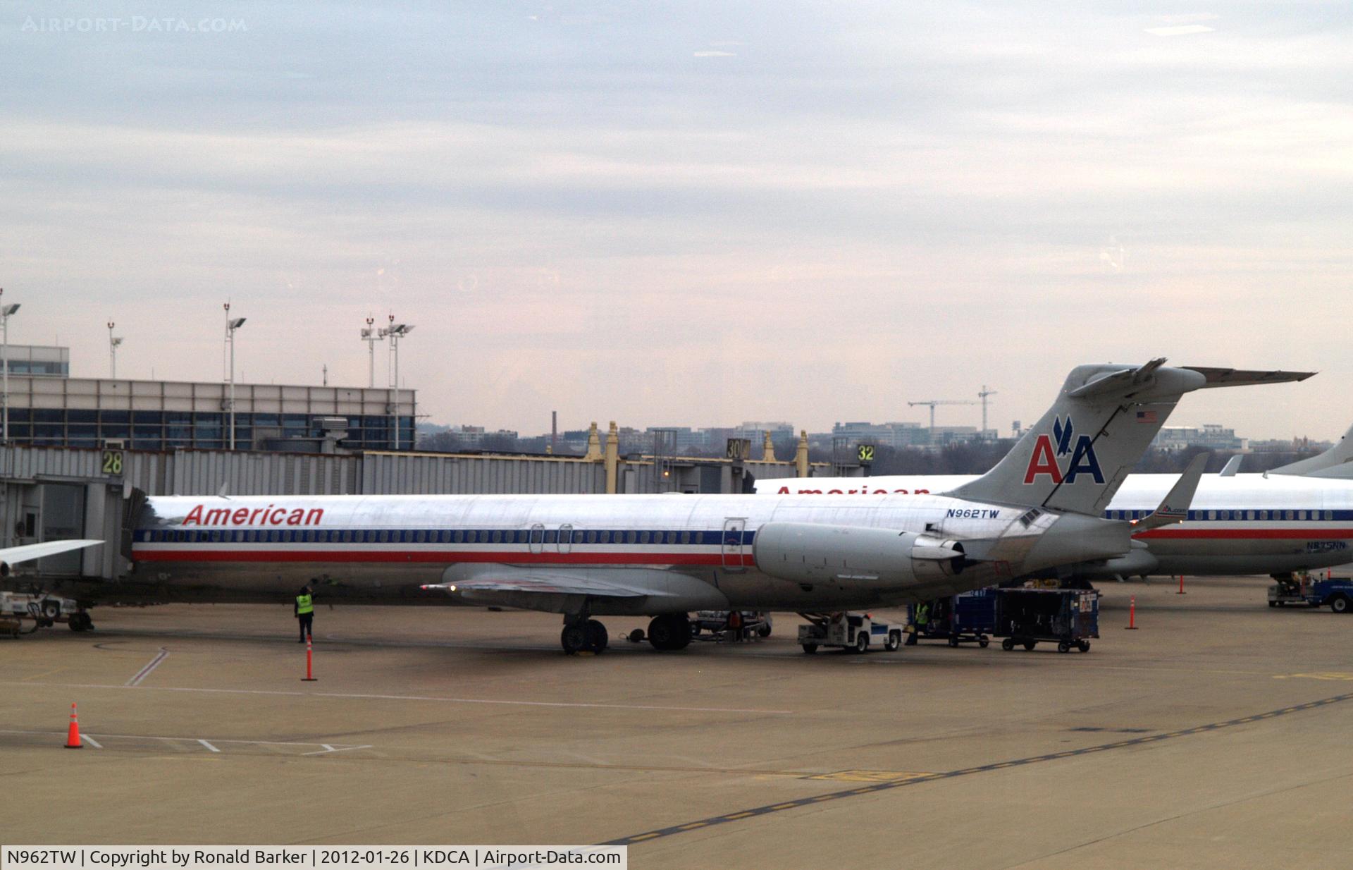 N962TW, 1999 McDonnell Douglas MD-83 (DC-9-83) C/N 53612, DCA, VA