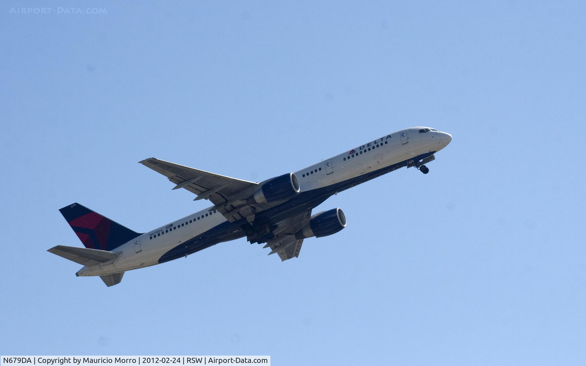 N679DA, 1992 Boeing 757-232 C/N 26955, 757 taking off