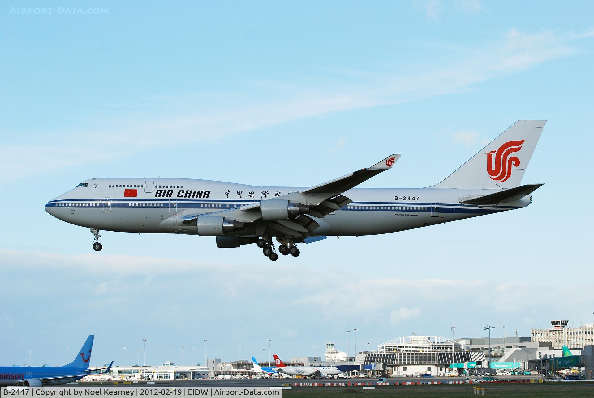 B-2447, 1995 Boeing 747-4J6 C/N 25883, Arriving in Dublin with the Chinese vice-president..