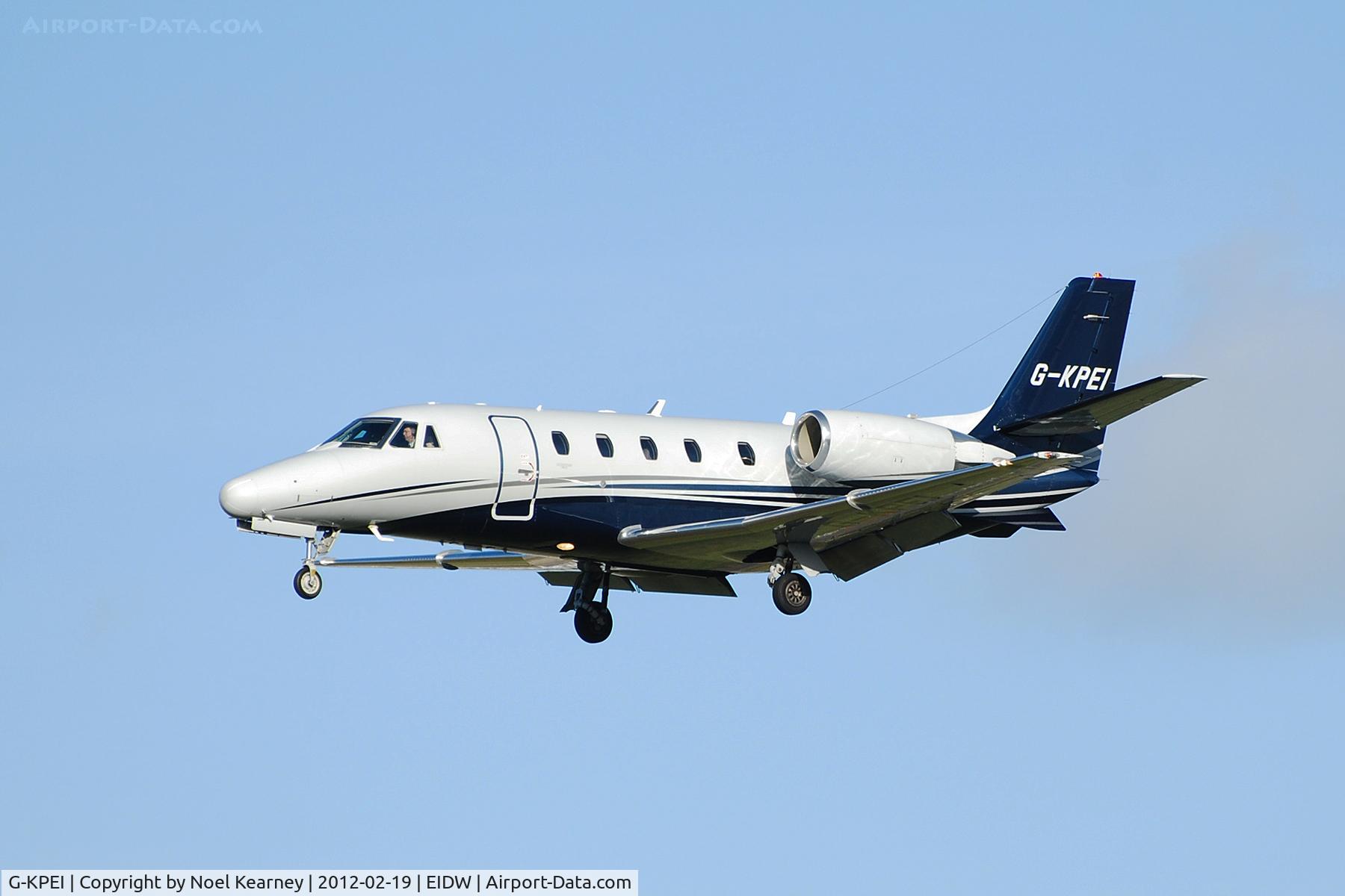G-KPEI, 2008 Cessna 560XL Citation XLS C/N 560-5785, About to land Rwy 28 operated by 'Queensway Aviation.