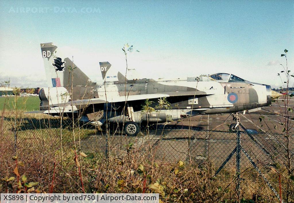 XS898, 1966 English Electric Lightning F.6 C/N 95244, Photograph by Edwin van Opstal with permission. Scanned from a color print.