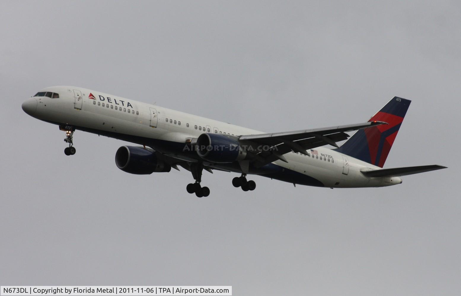N673DL, 1992 Boeing 757-232 C/N 25978, Delta 757 doing Kai Tak style approach at TPA due to nearby MacDill Air Show