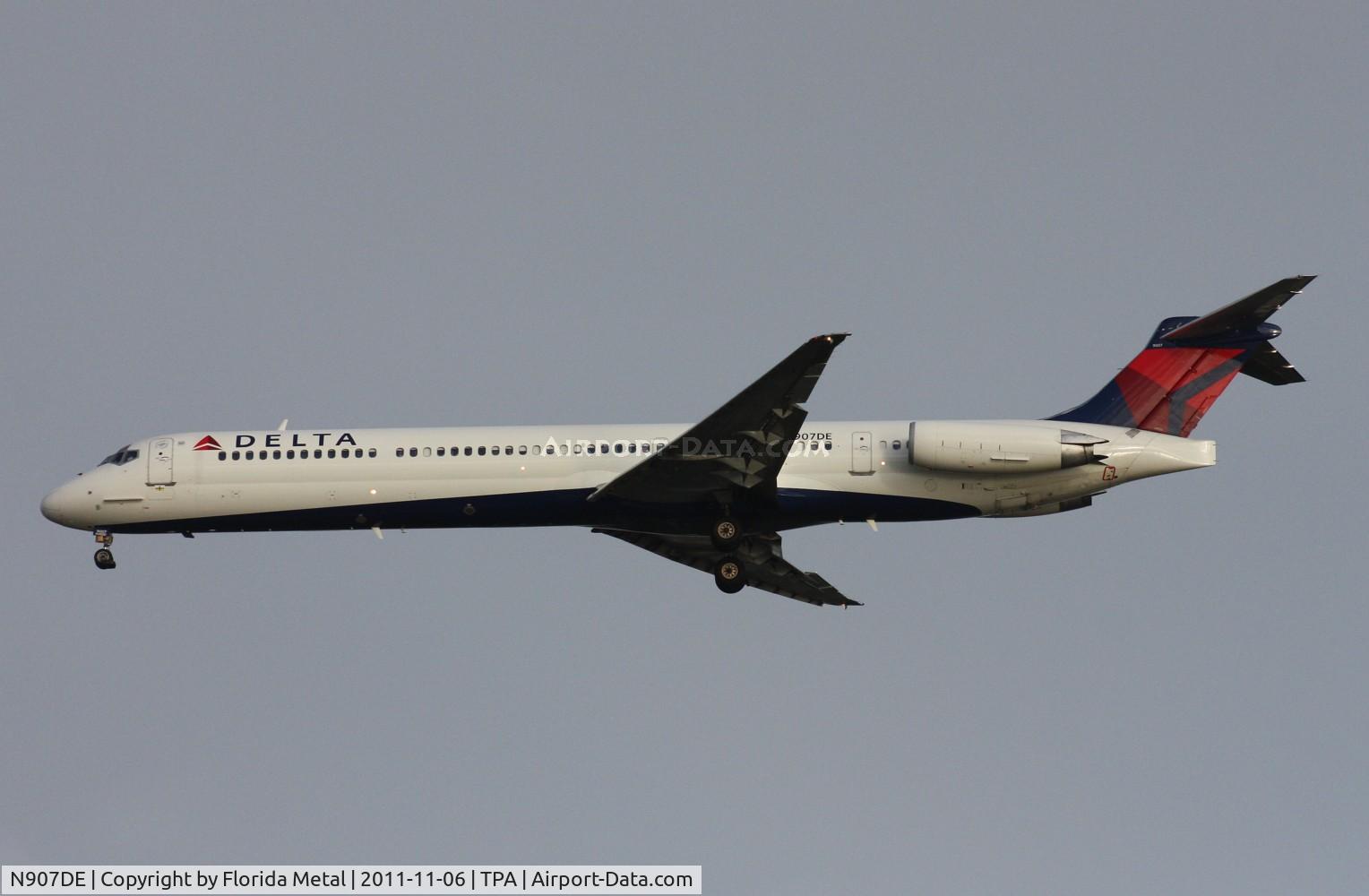 N907DE, 1992 McDonnell Douglas MD-88 C/N 53416, Delta MD-88