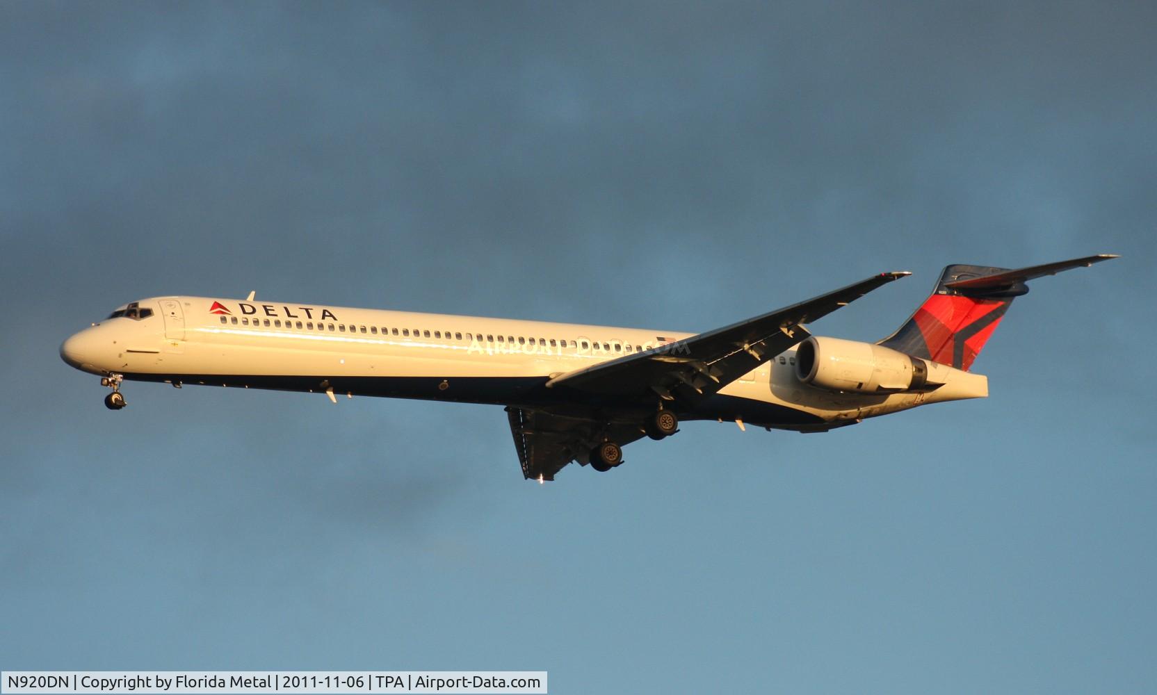 N920DN, 1997 McDonnell Douglas MD-90-30 C/N 53582, Delta MD-90