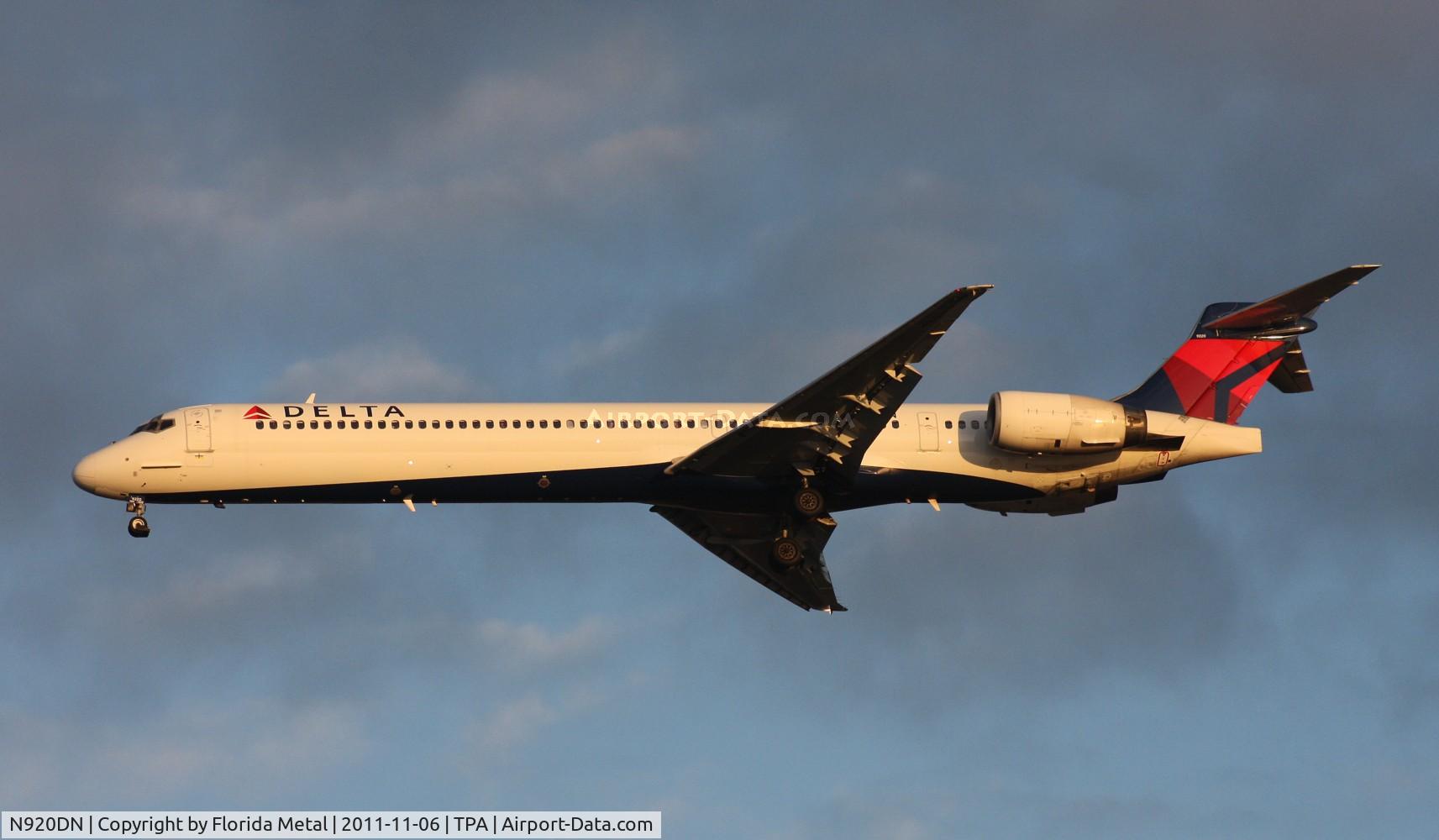 N920DN, 1997 McDonnell Douglas MD-90-30 C/N 53582, Delta MD-90
