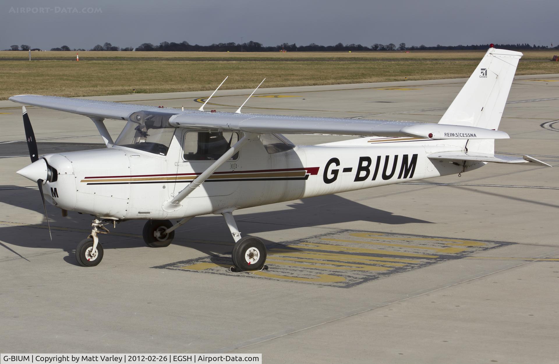 G-BIUM, 1980 Reims F152 C/N 1807, Sat on stand at SaxonAir.