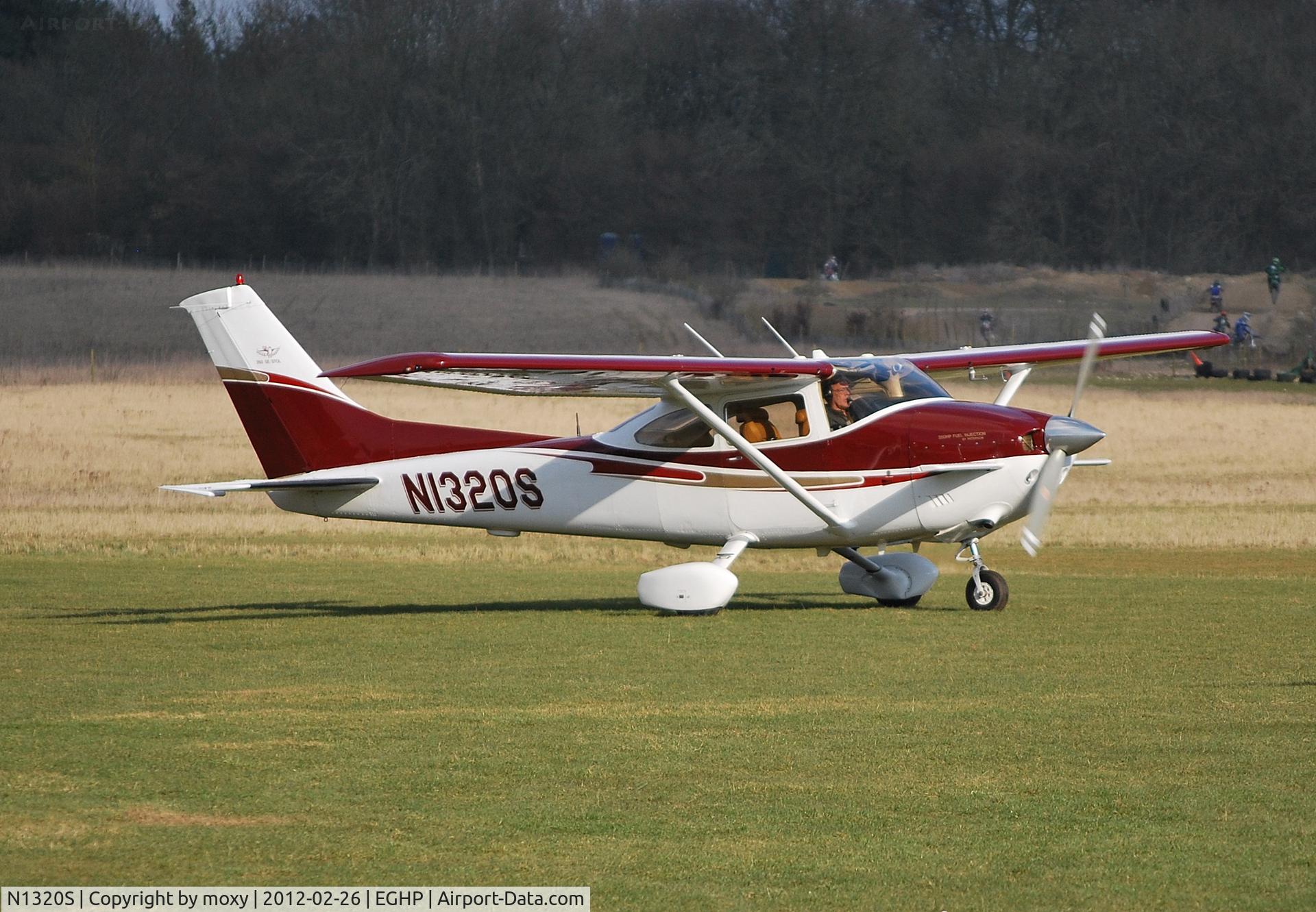 N1320S, 1976 Cessna 182P Skylane C/N 18264884, Cessna 182P Skylane at Popham