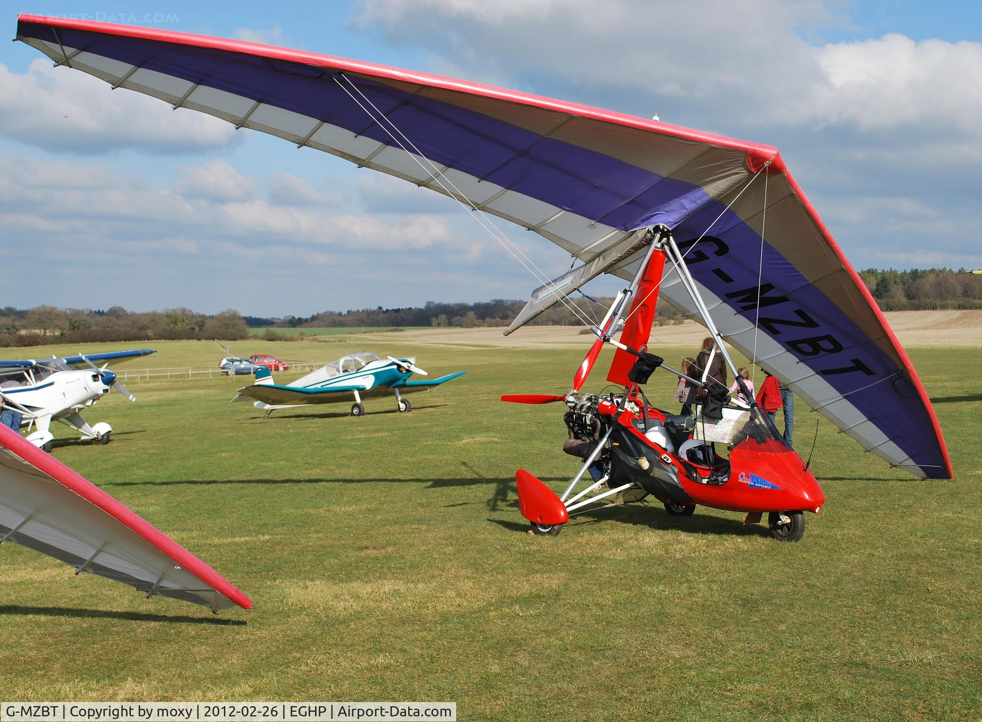 G-MZBT, 1996 Pegasus Quantum 15-912 C/N 7224, Pegasus Quantum 15-912 at Popham