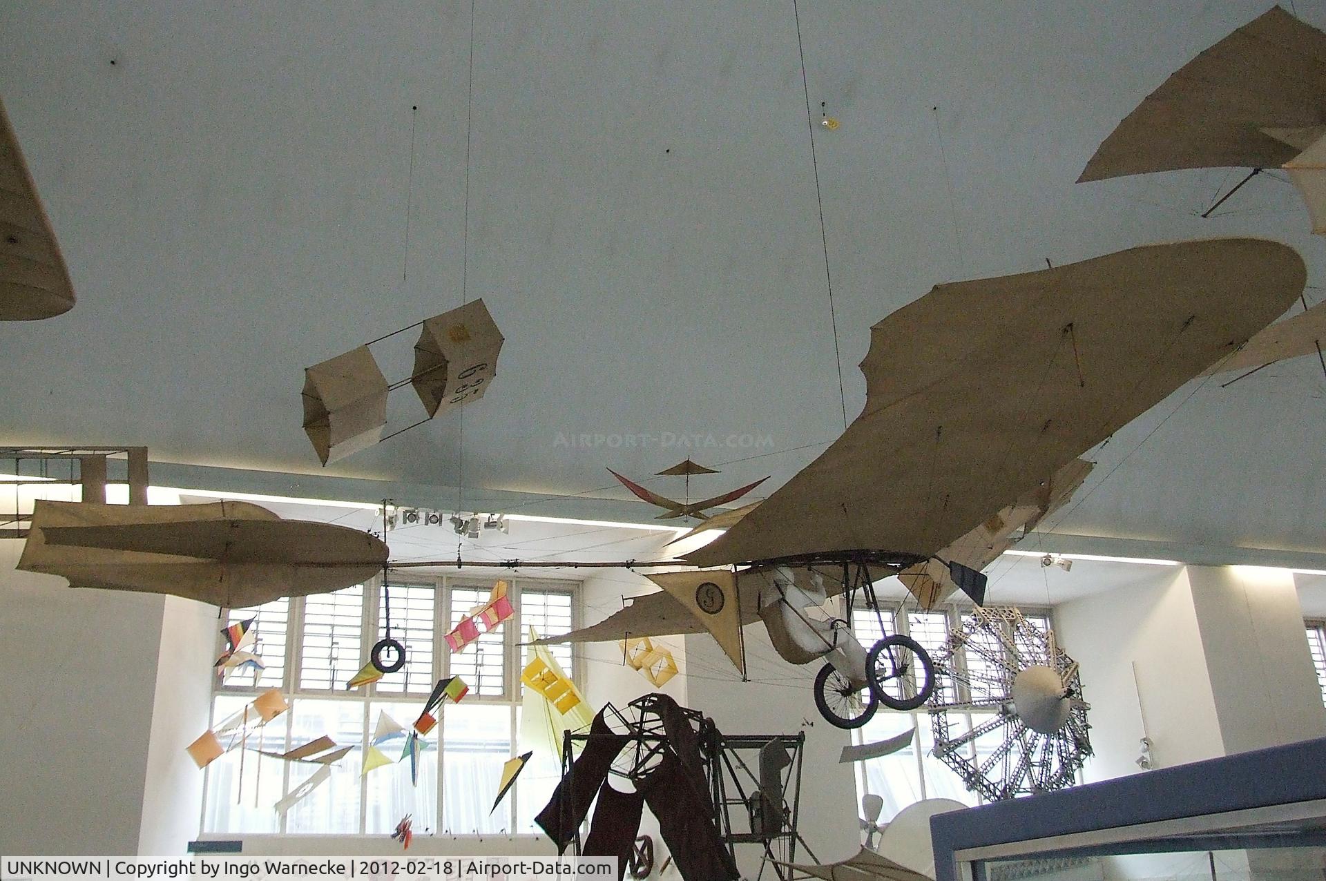 UNKNOWN, 1909 Hans Grade Eindecker C/N 01, Hans Grade Eindecker, first plane of german design and german engine, at the Deutsches Museum, München (Munich)