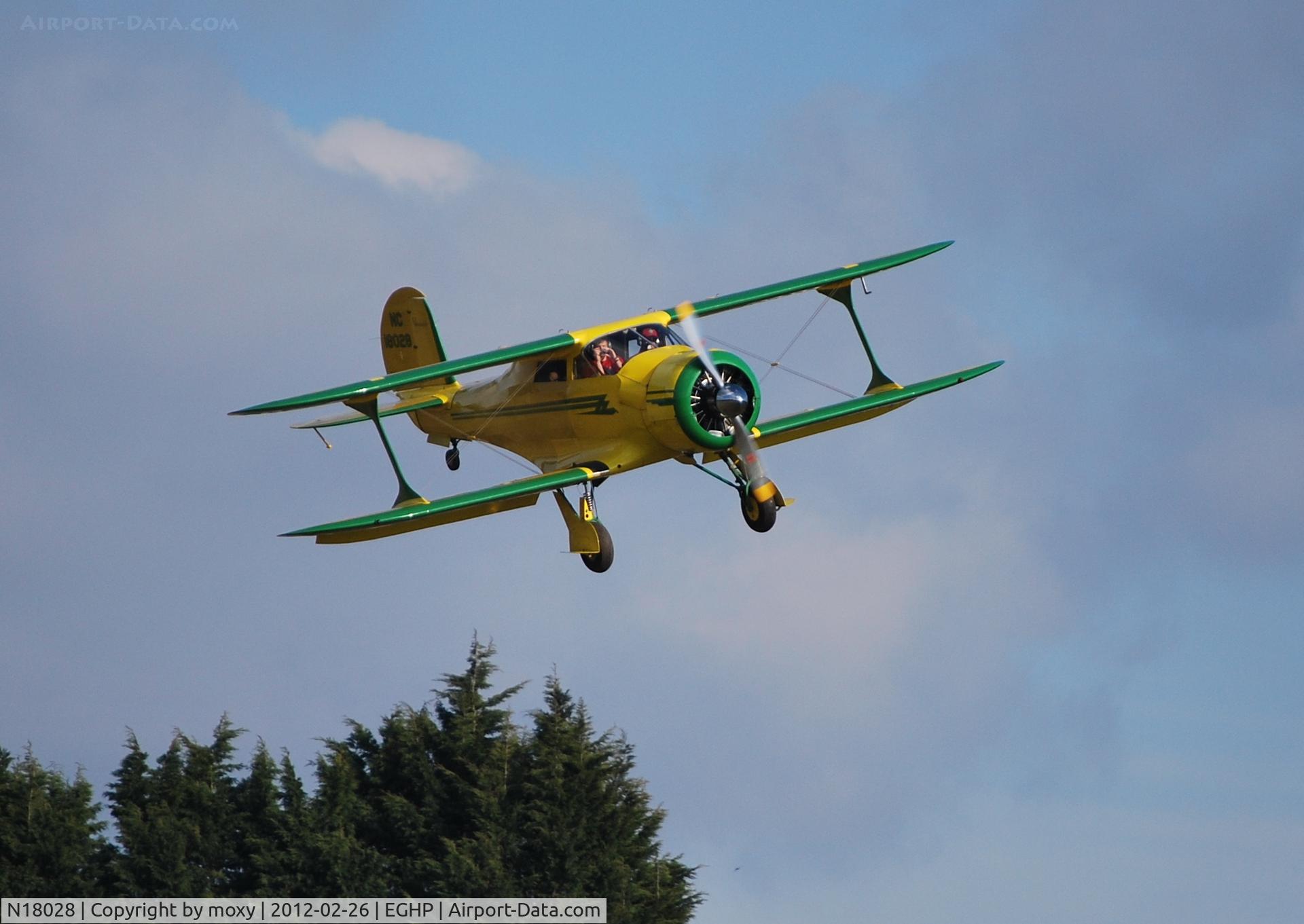 N18028, 1937 Beech D17S Staggerwing C/N 147, Beech D17S Staggerwing on short finals at Popham