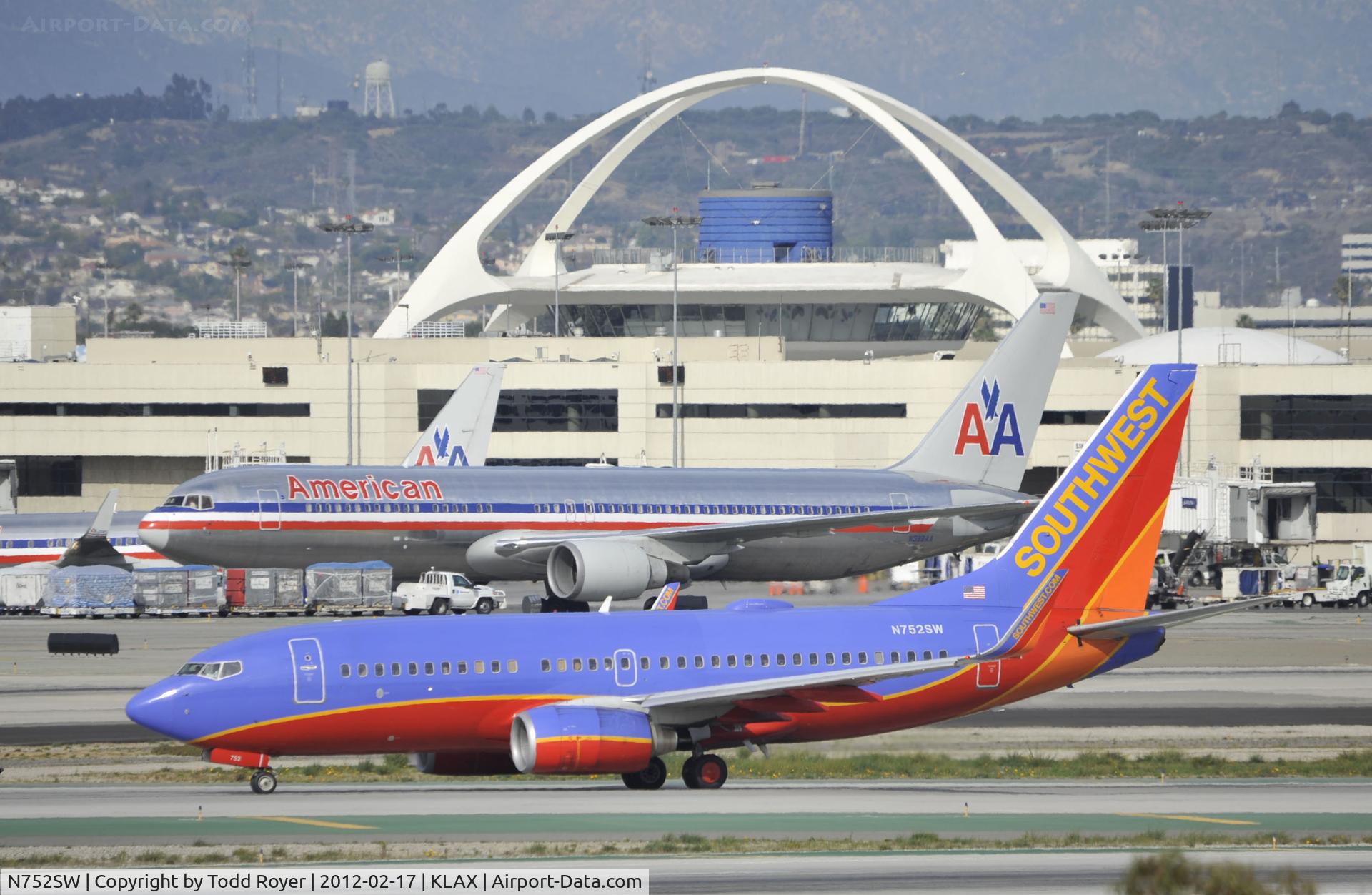 N752SW, 1999 Boeing 737-7H4 C/N 29804, Arrived at LAX on 25L
