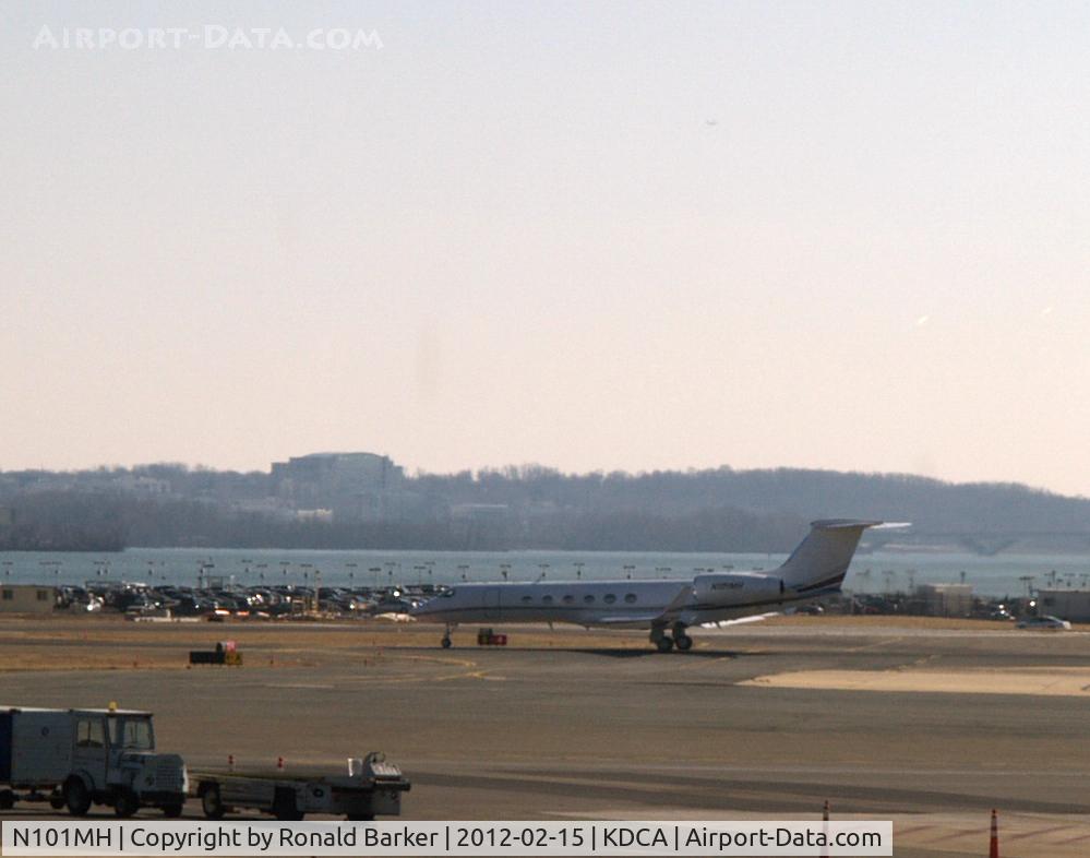 N101MH, 2000 Gulfstream Aerospace G-V C/N 609, Taxi DCA