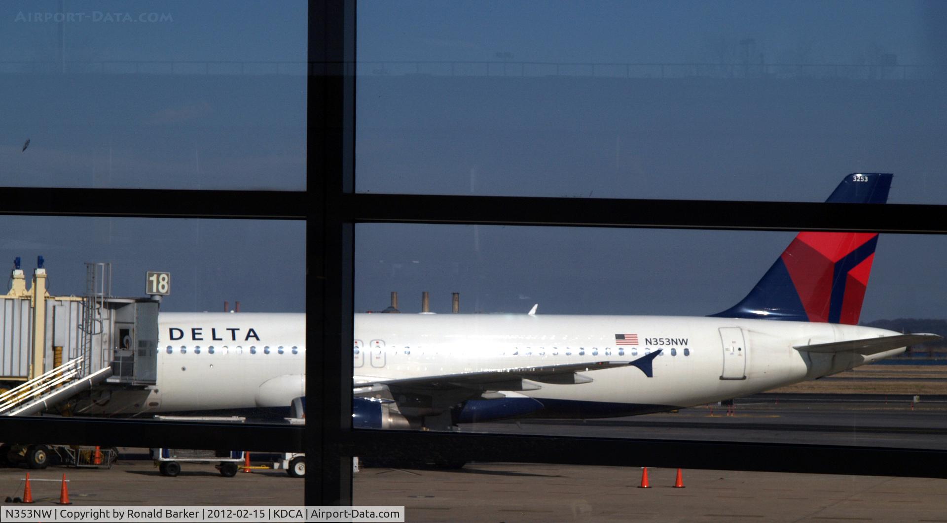 N353NW, 1998 Airbus A320-212 C/N 786, DCA, VA