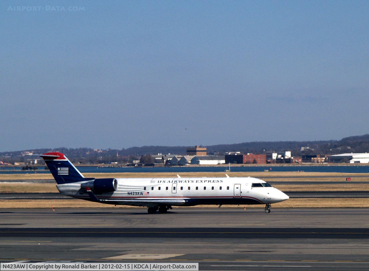N423AW, 2002 Bombardier CRJ-200LR (CL-600-2B19) C/N 7636, Taxi DCA